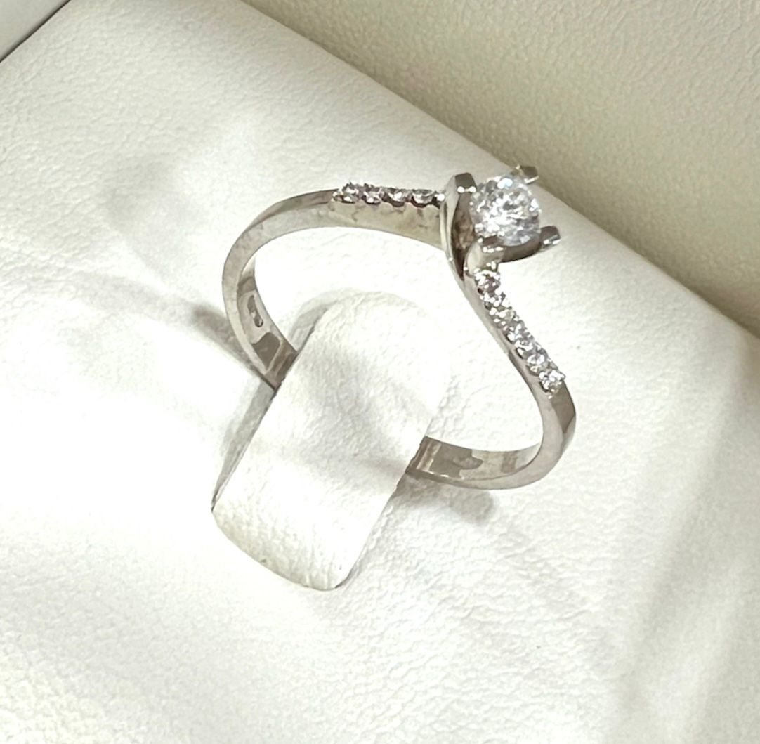 Solitario modello Valentino sgriffato 0.17(7) ct